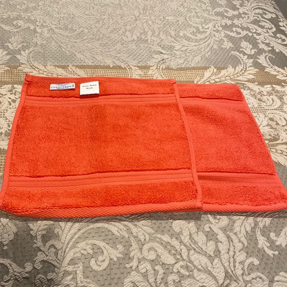 NWT Cuddledown wash cloths(2) 13x13